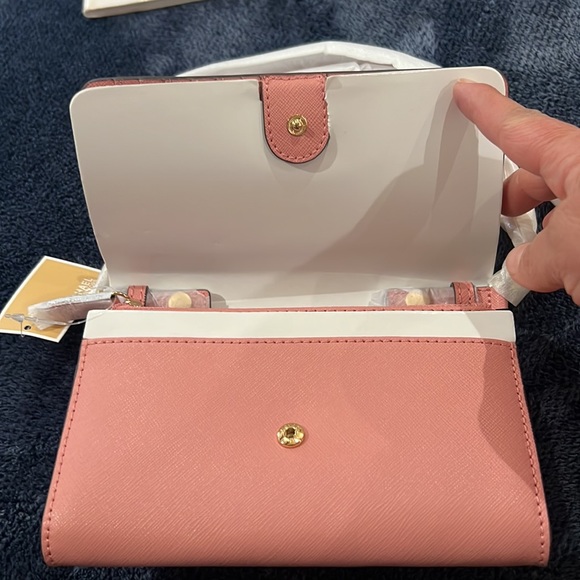 MICHAEL KORS Jet Set Travel Crossbody in pink - Picture 2 of 4